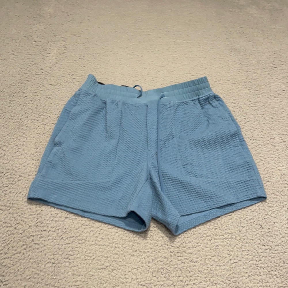 Lululemon At Ease Short 7" size L